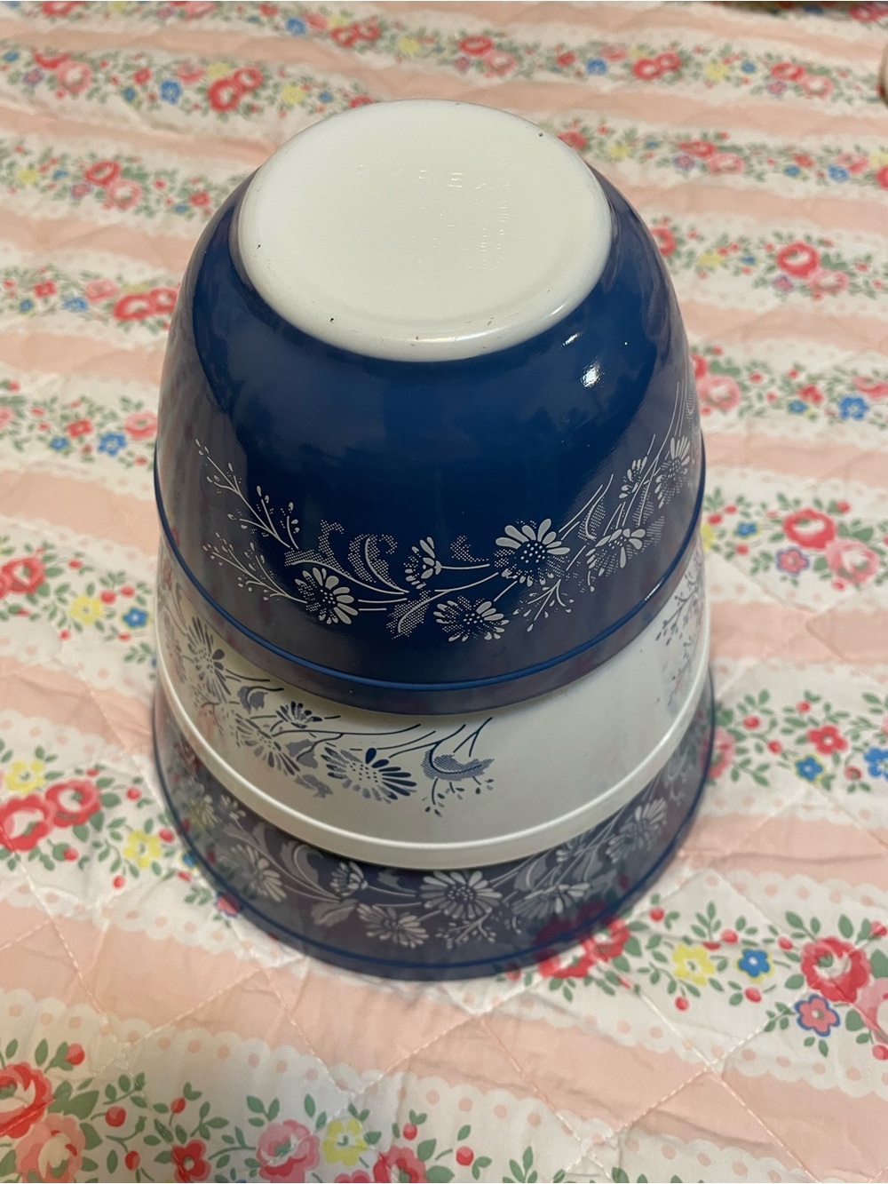 Pyrex Colonial Mist Mixing Bowl Set